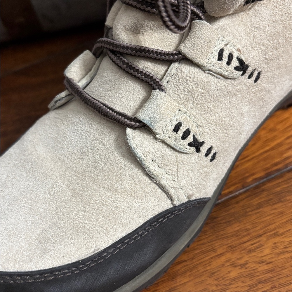 Price drop! Patagonia Stubai Waterproof Chanterelle Boots - Picture 9 of 16